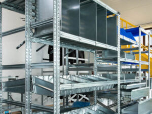 regał z separatorem pionowym