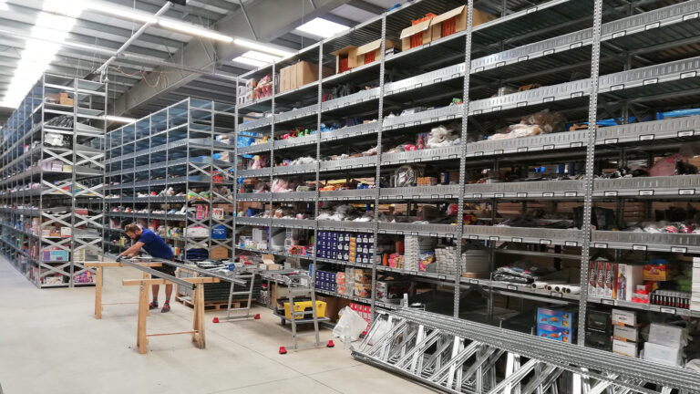 Regały półkowe wysokiego składowania